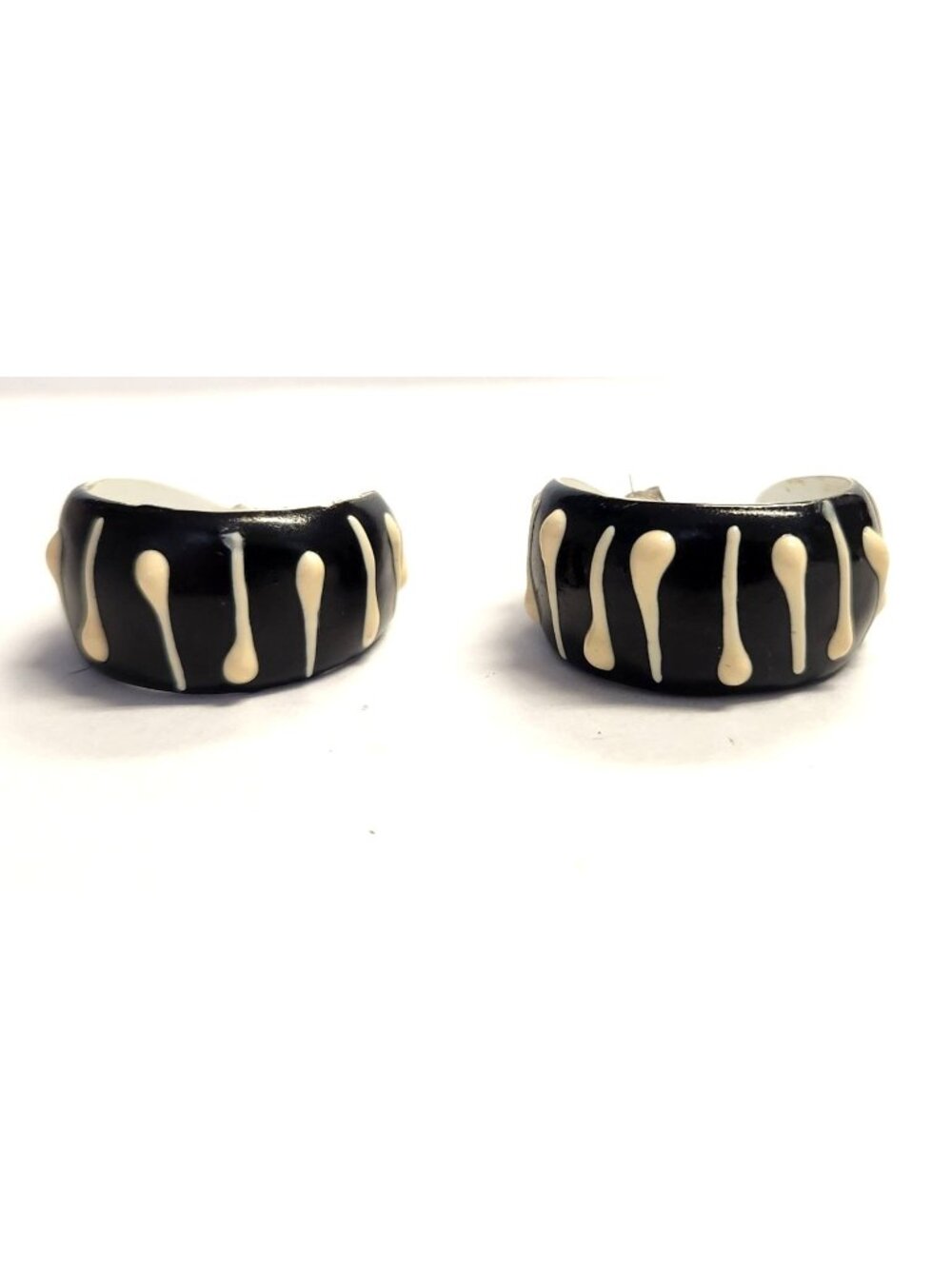 Vintage Black White Enamel Striped Pattern Hoop Earrings